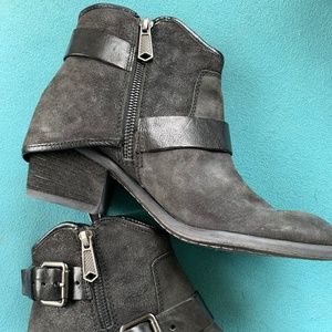 Donald J Pliner Dalis buckle zip anlel black sueded leather hooded bootie 6M